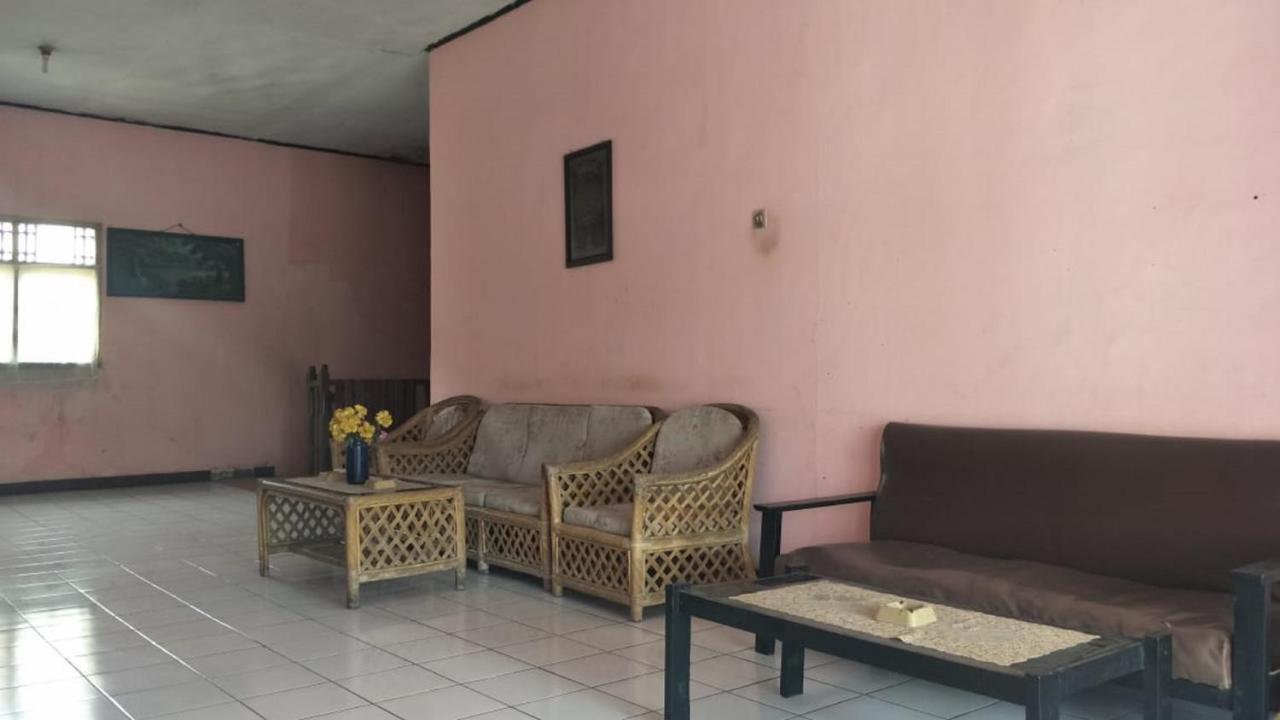 Spot On 2969 Hotel Citra Ayu Labuhan Екстериор снимка