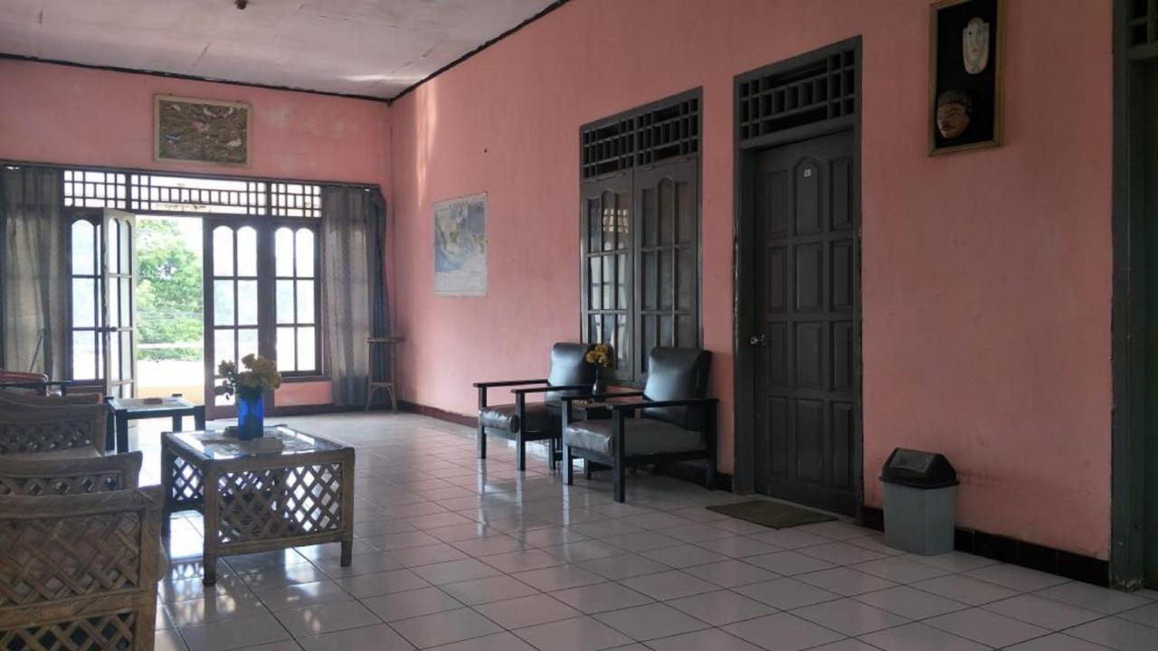 Spot On 2969 Hotel Citra Ayu Labuhan Екстериор снимка