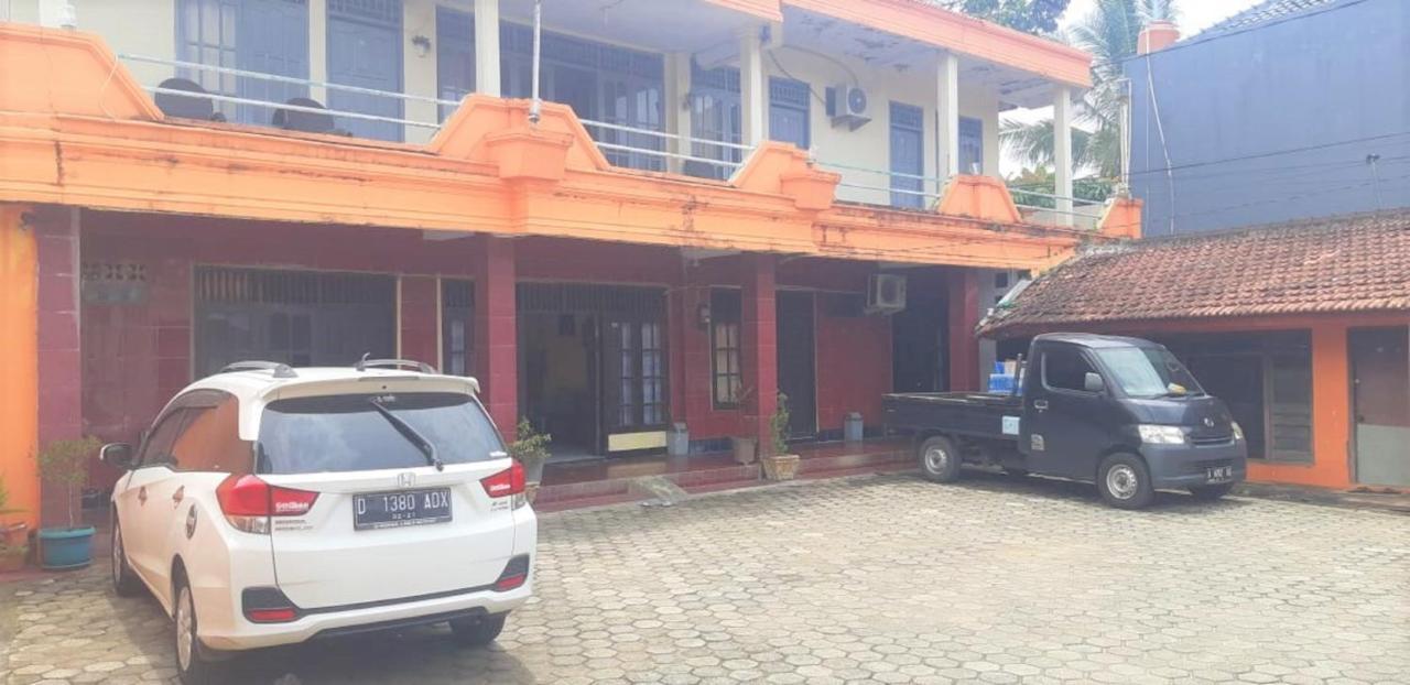 Spot On 2969 Hotel Citra Ayu Labuhan Екстериор снимка